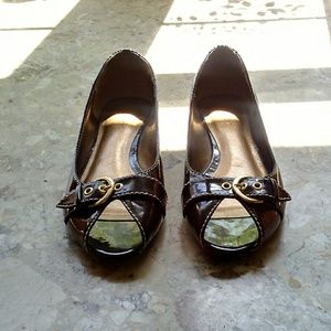 Ann Taylor Loft brown open-toe wedge flats 7 M